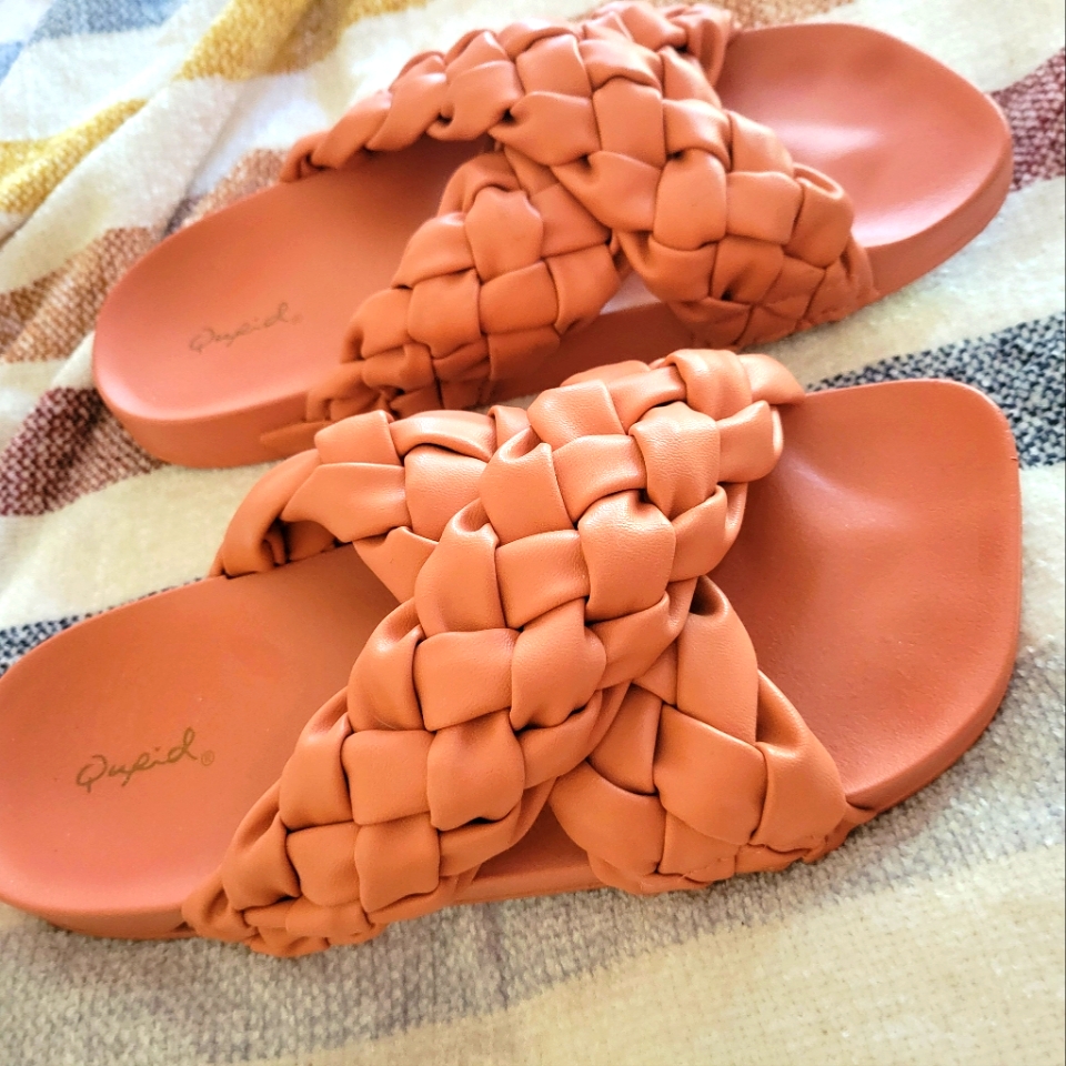Quipid Coral/Peach Color Braided Slides, Size 9